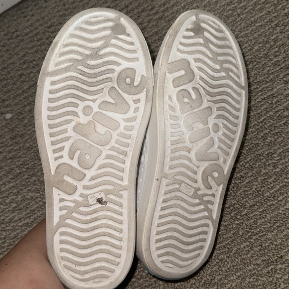 Native rubber sneaker white size ladies 6 - Picture 3 of 3